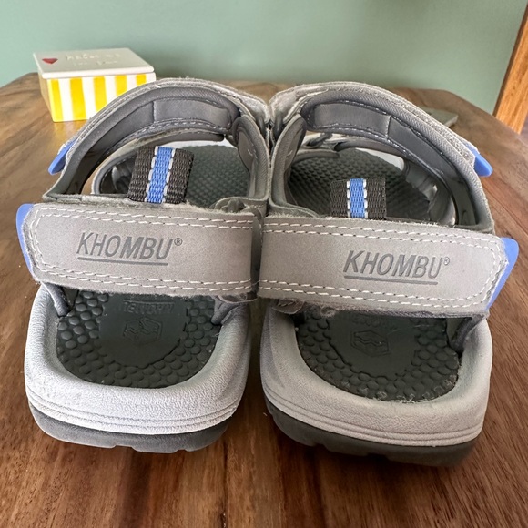 Khombu Women’s Outdoor Water Sandals SZ 9M Light Gray Blue Velcro straps hiking - Picture 3 of 13